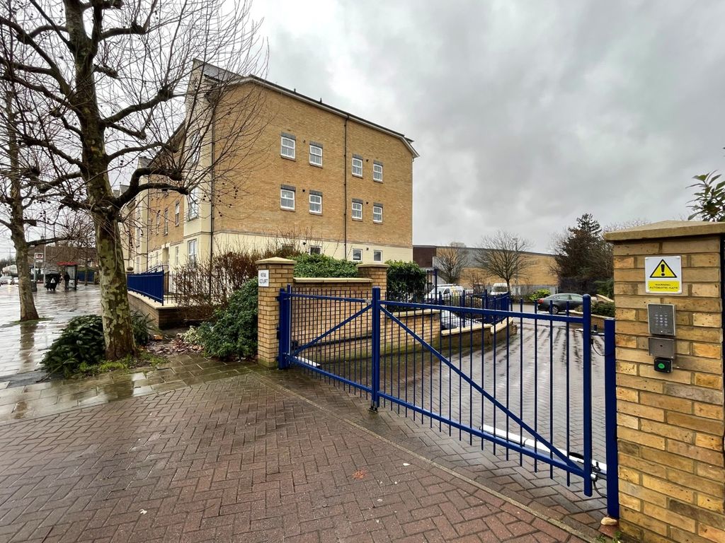 Property photo 2 of 11 702171