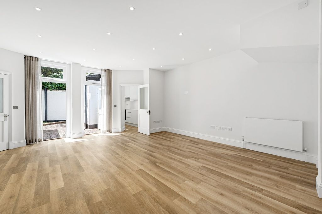 Property photo 3 of 12 Picture No. 05
