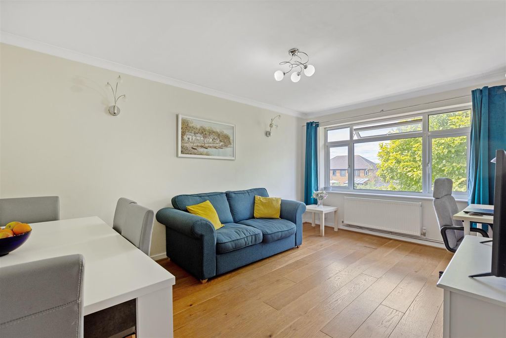 Property photo 1 of 12 Morton Road