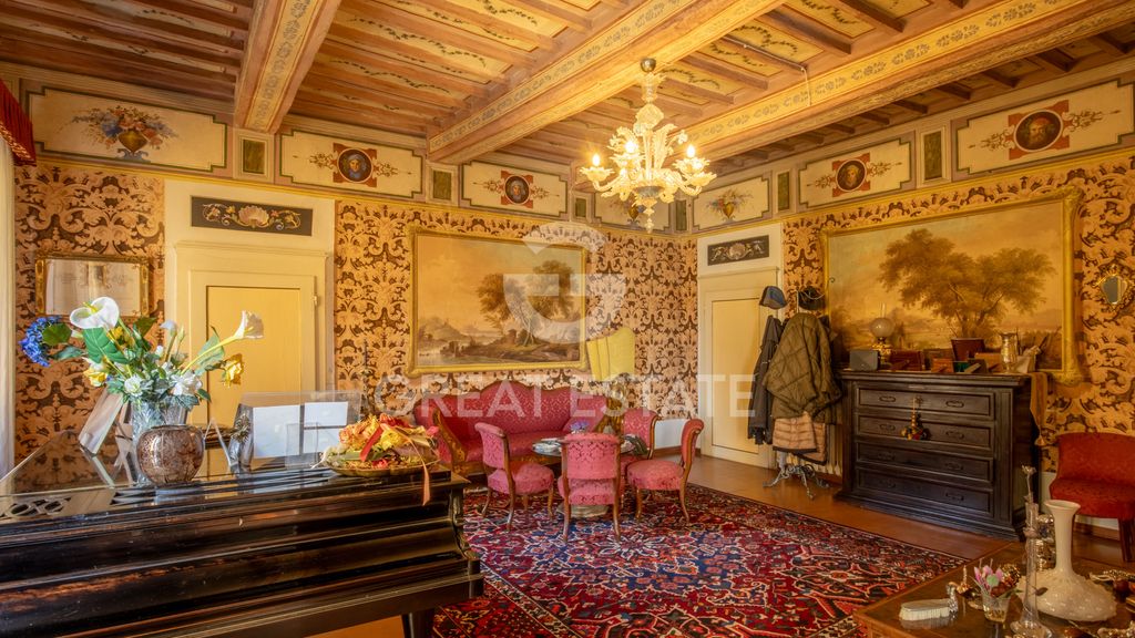 Property photo 2 of 42 Interiors