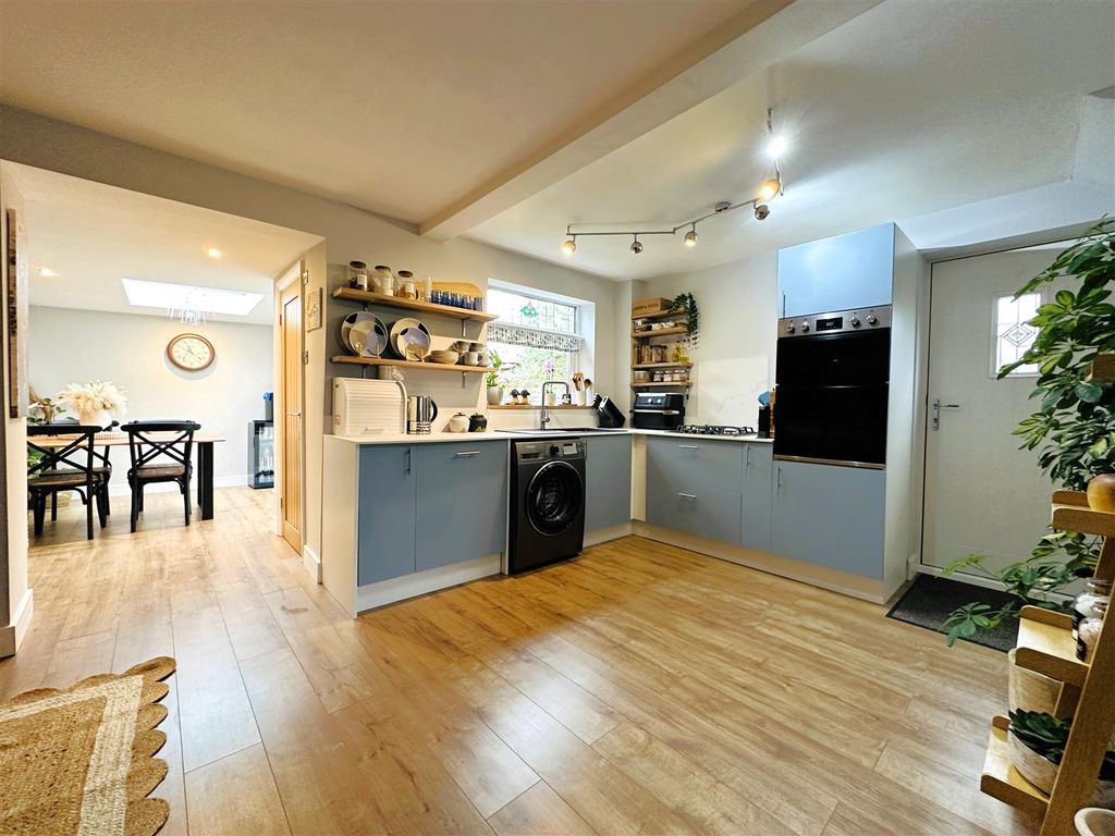 Property photo 3 of 21 Kitchen