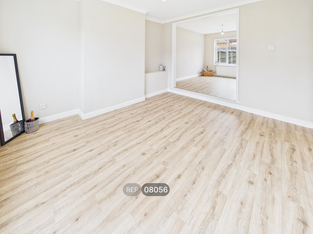 Property photo 3 of 18 Living Room