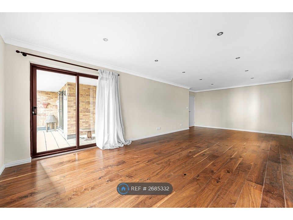 Property photo 2 of 12 Living Room