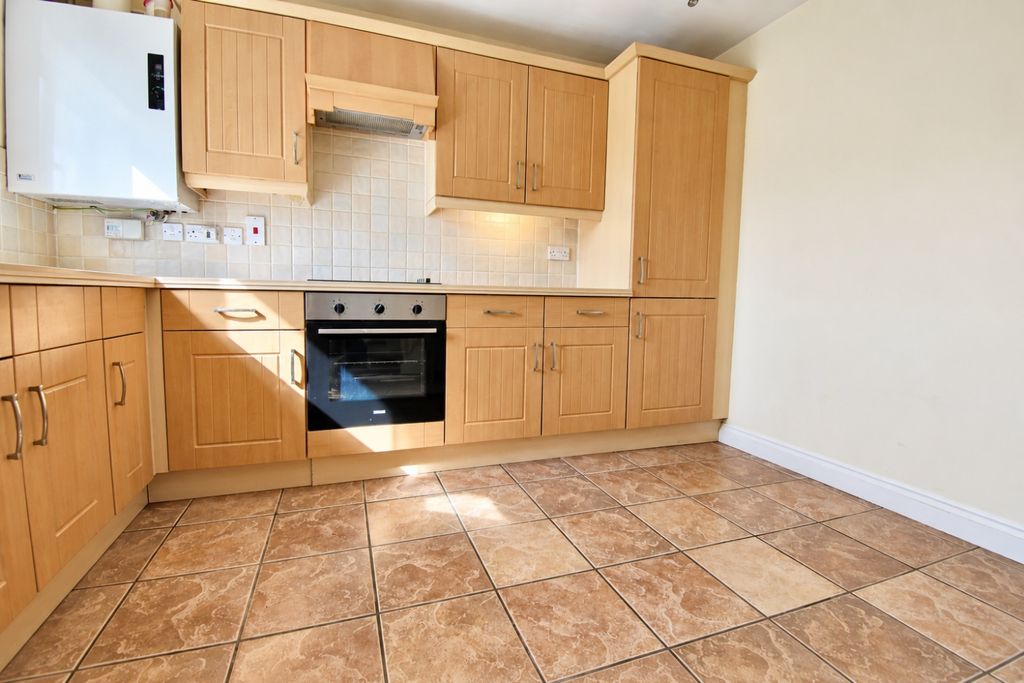 Property photo 3 of 13 Kitchen1