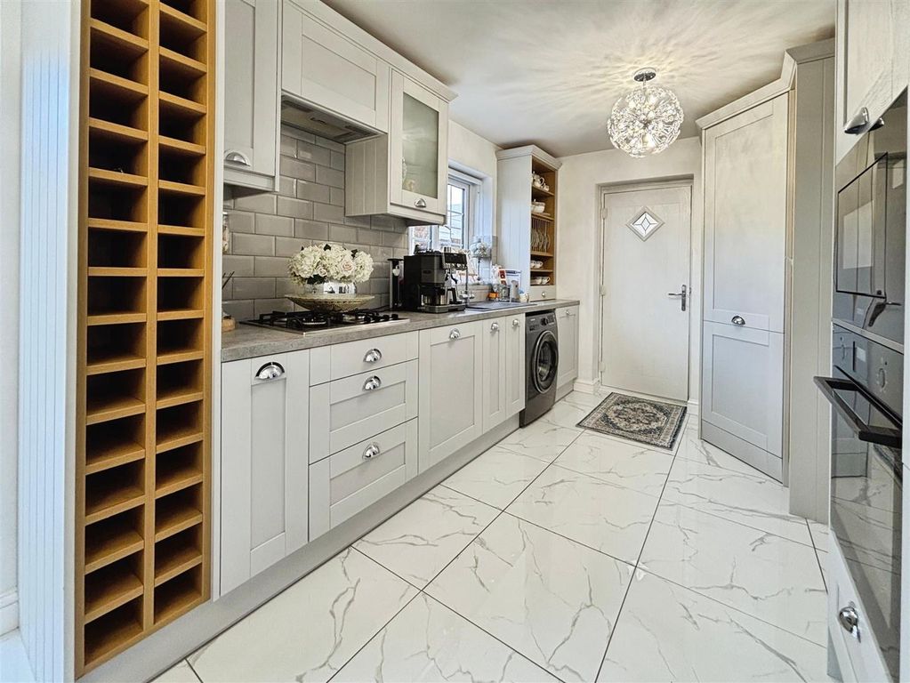 Property photo 3 of 19 Kitchen/Diner
