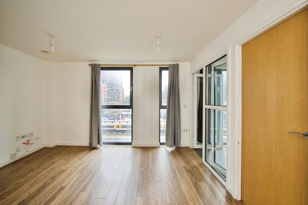 Property photo 3 of 17 Pbox-Img.Jpg