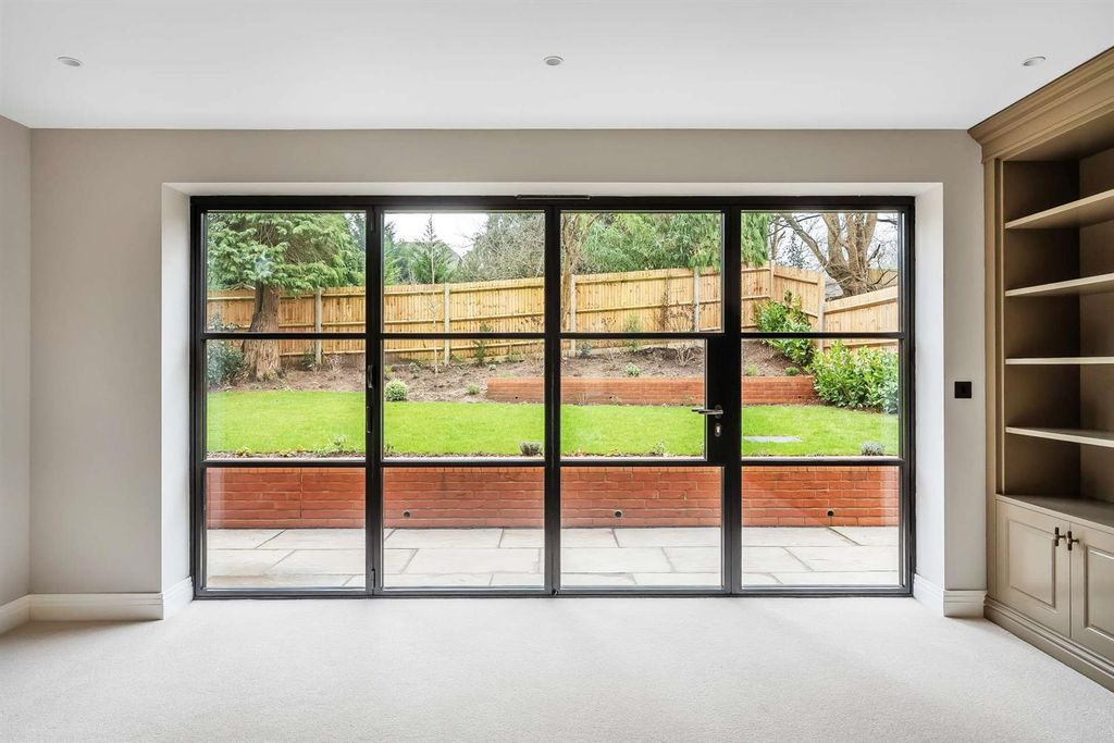 Additional image 8 of 4 bed detached house for saleCross Lanes, Guildford GU1