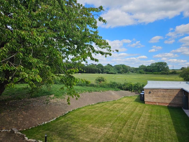 Property photo 2 of 36 Photo 28