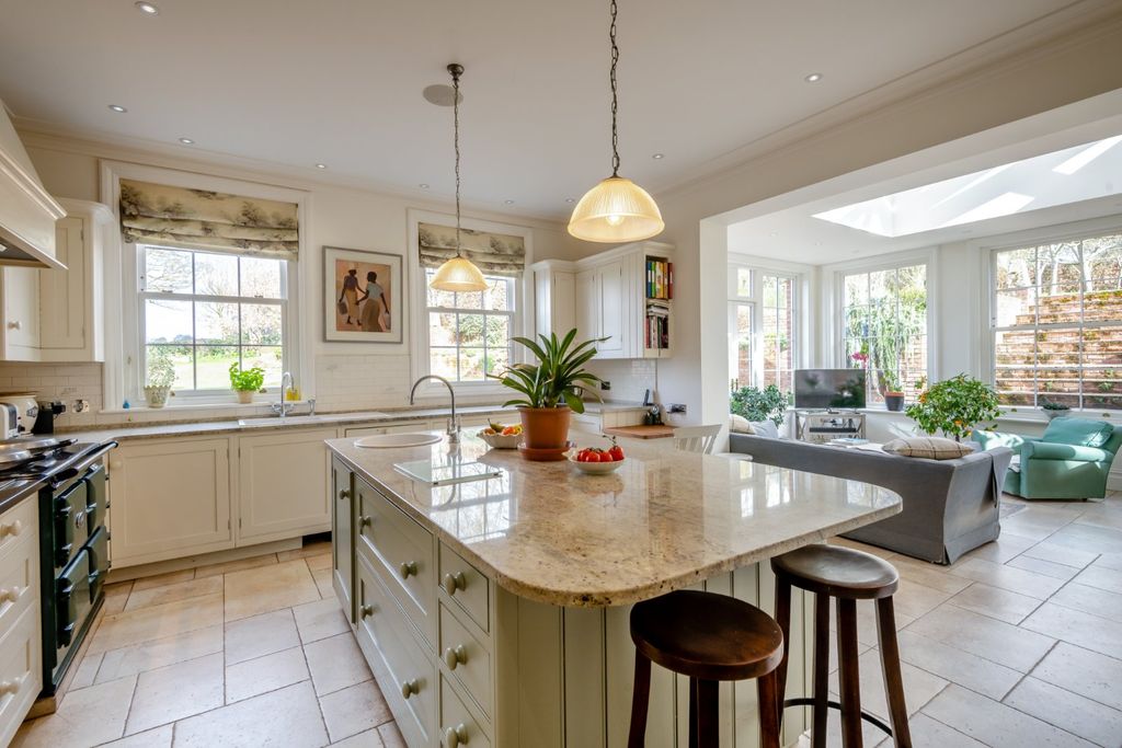 Property photo 3 of 26 Kitchen/Orangery