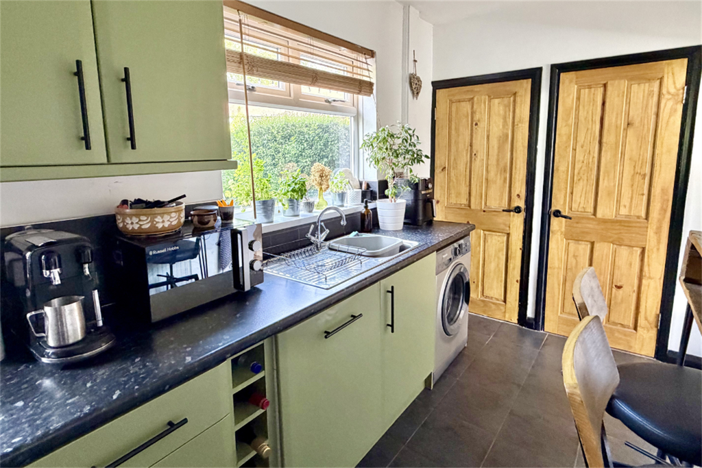 Property photo 3 of 29 Kitchen