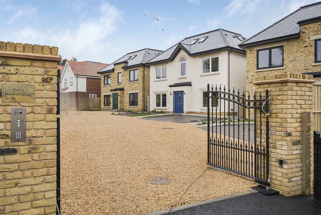 Property photo 2 of 37 Picture No. 52