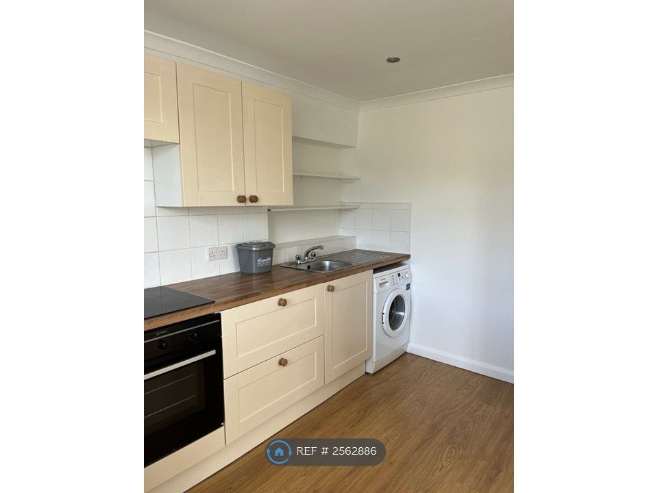 Property photo 2 of 8 Kitchen
