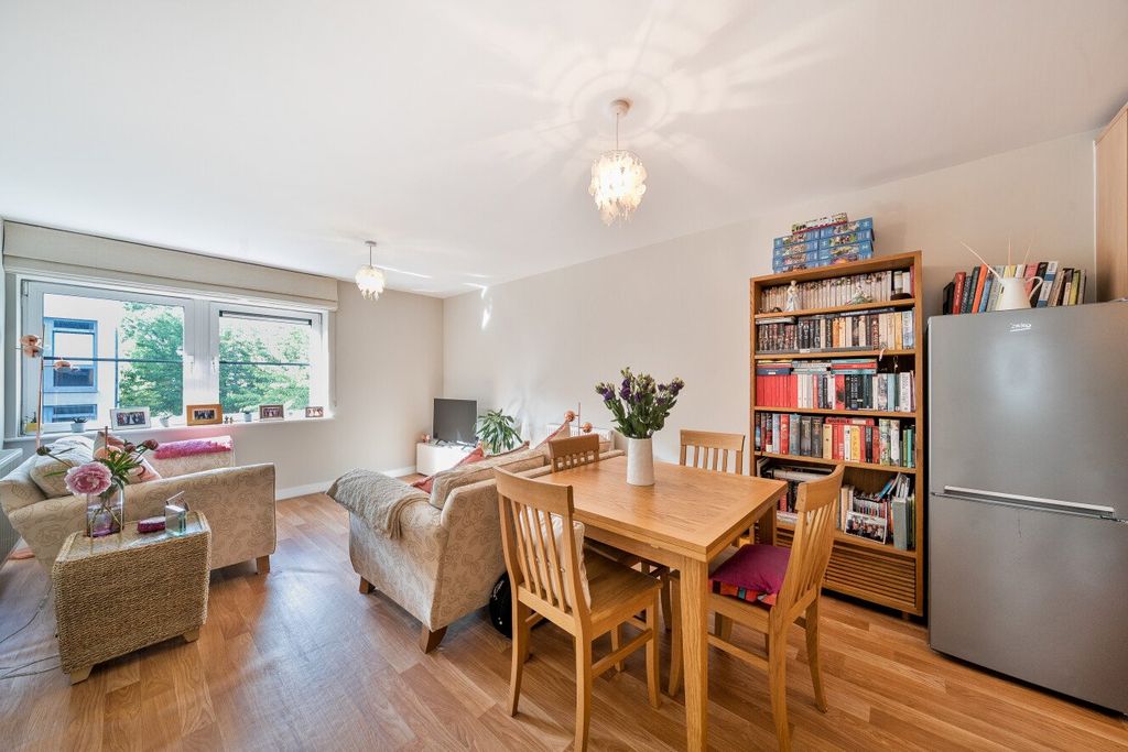 Property photo 3 of 6 Picture No. 16