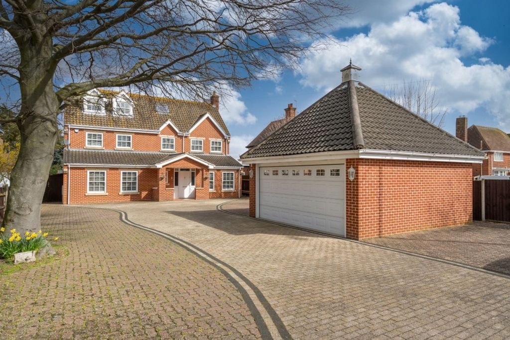 5 bed detached house for saleYarmouth Road, Lowestoft NR32