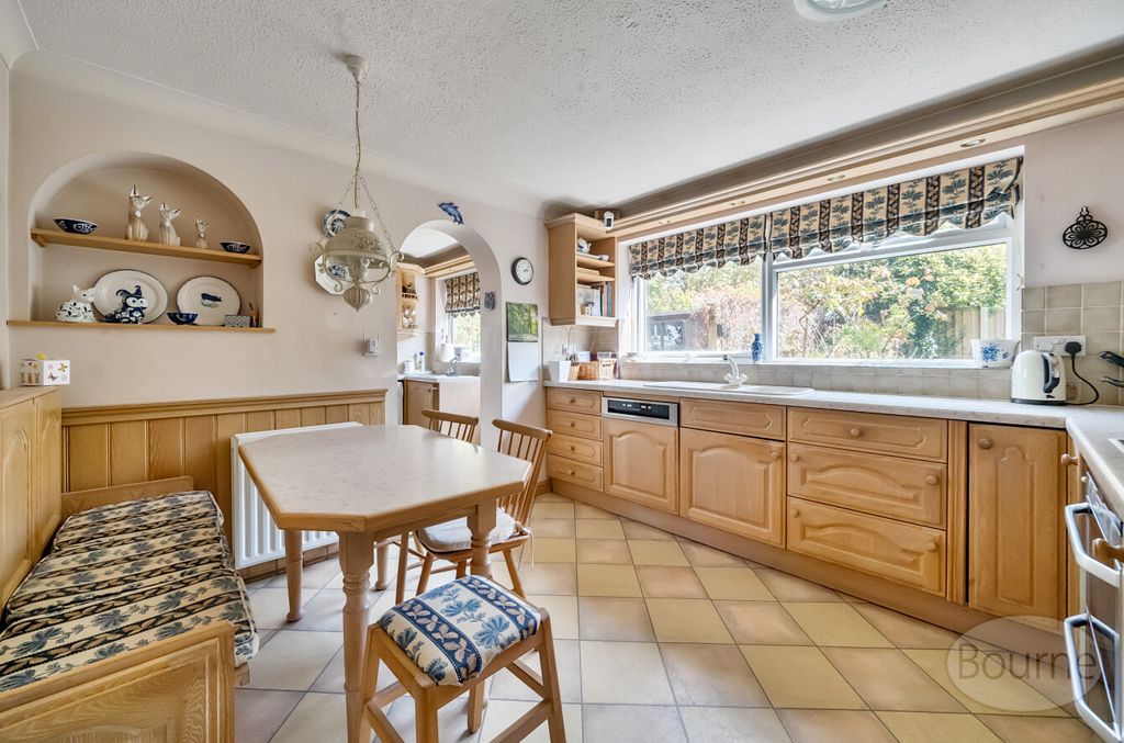 Property photo 2 of 18 949B94Dd-9Bea-4E9...