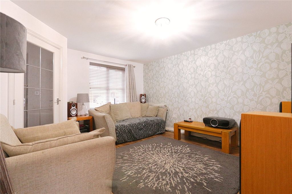 Property photo 3 of 11 Lounge