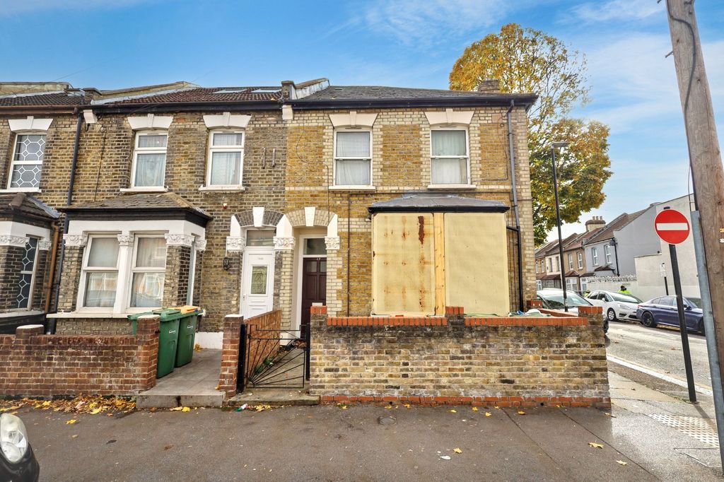 Property photo 1 of 18 Ground Floor Flat, 37 St Stephen's Road, Bow, London E6 1An
