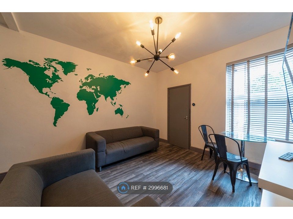 Property photo 2 of 12 Lounge