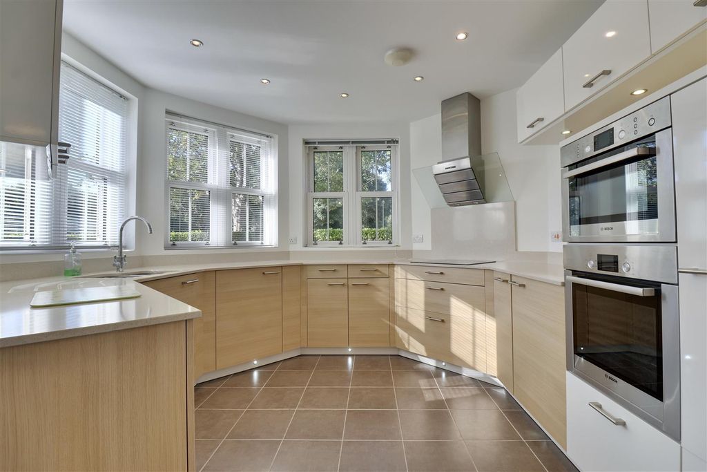 Property photo 3 of 16 Kitchen