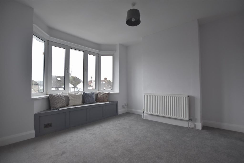 Property photo 2 of 17 Lounge1.Jpg