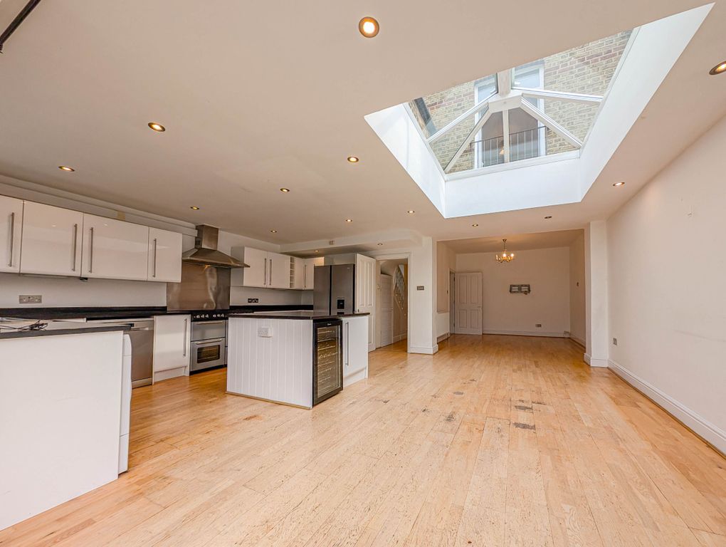 Property photo 3 of 31