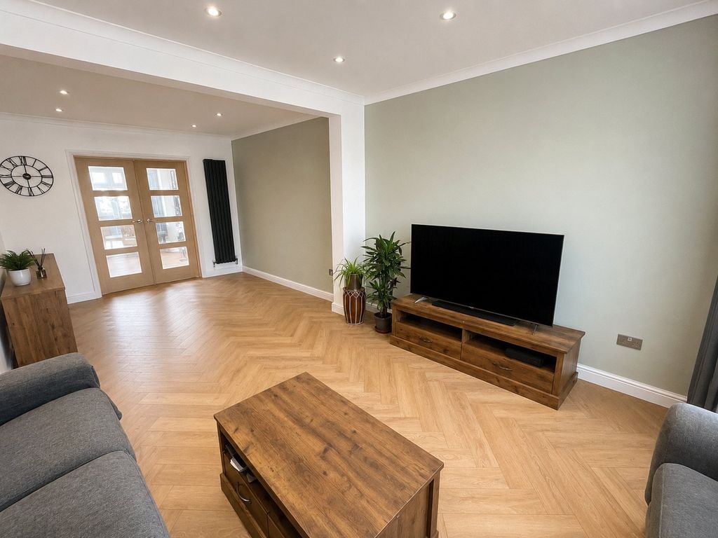 Property photo 3 of 11 Reverse Lounge
