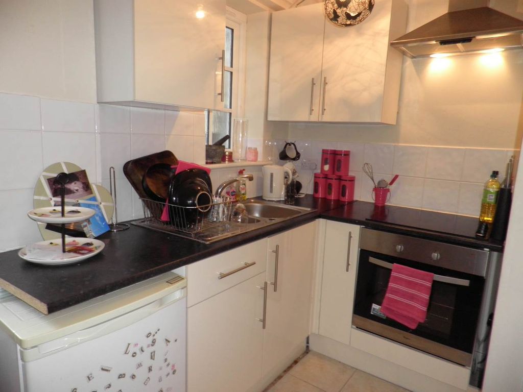 Property photo 2 of 5 Kitchen
