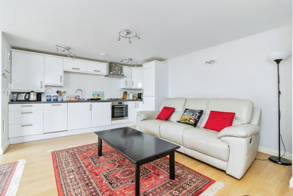 Property photo 2 of 17