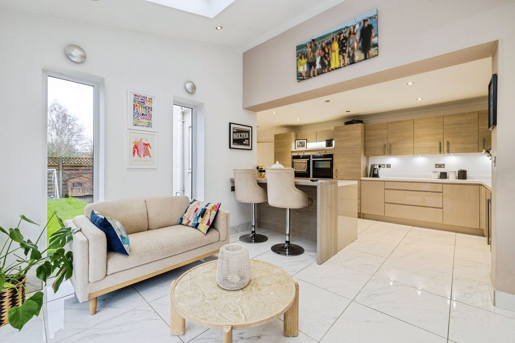 Property photo 2 of 20 Photo