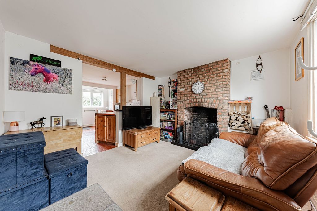 Property photo 2 of 20 Living Room (1)