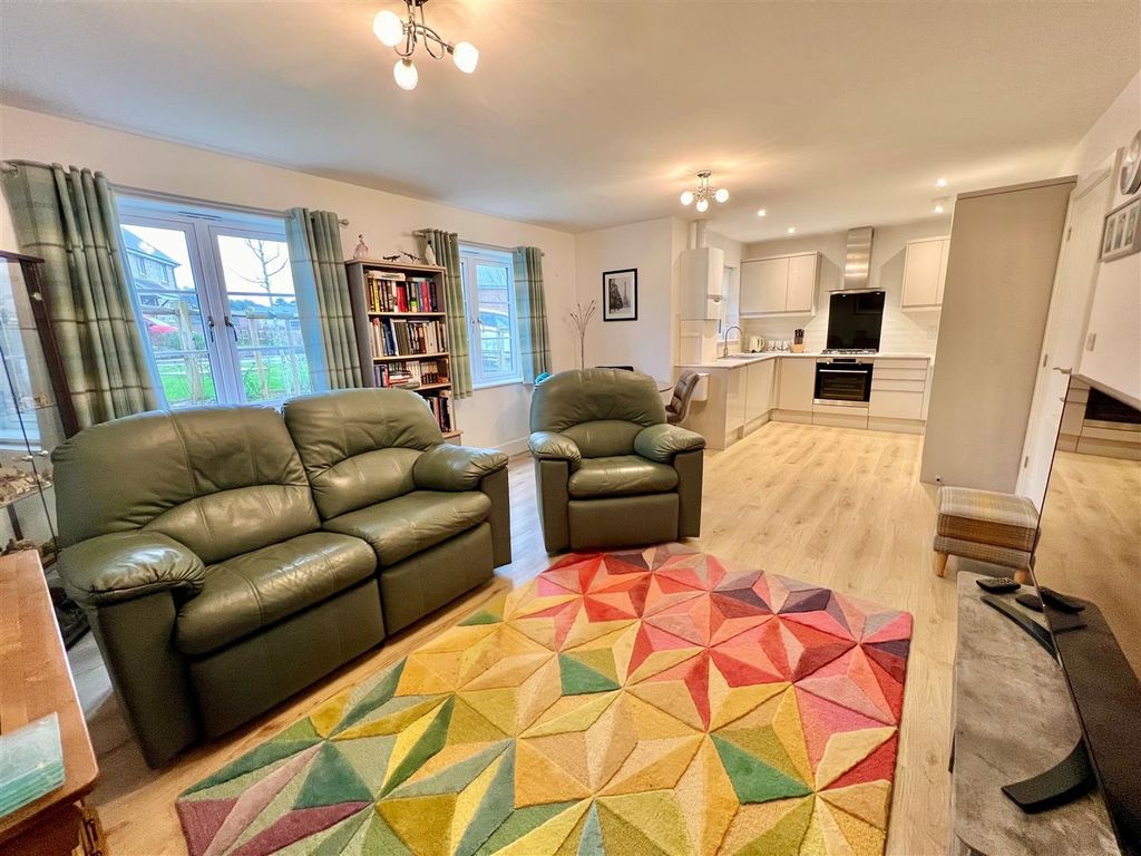 Property photo 3 of 15