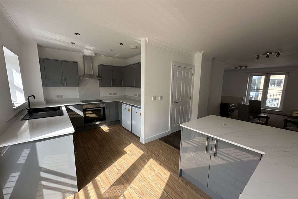 Property photo 1 of 19 (Main)