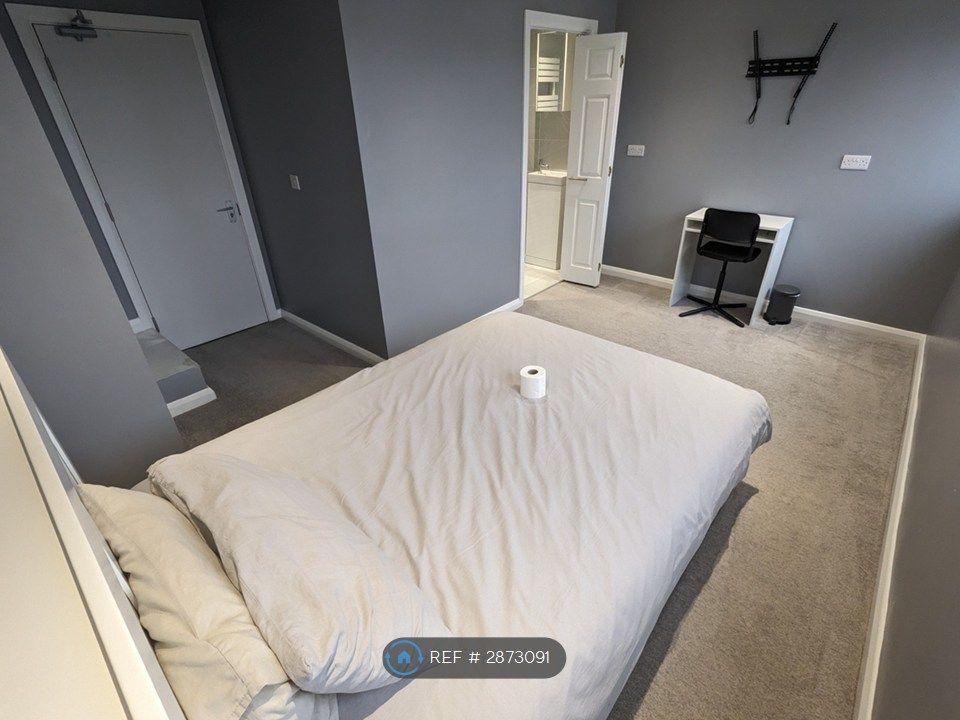 Property photo 1 of 32