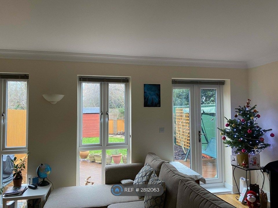 Property photo 1 of 11 Living Room