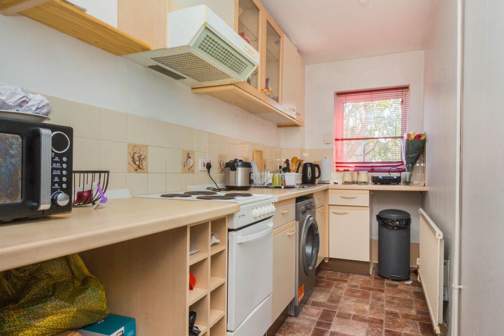 Property photo 3 of 6 Kitchen