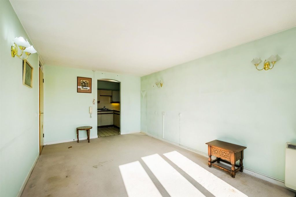 Property photo 3 of 20 22 Oak Lodge-18_Web.Jpg
