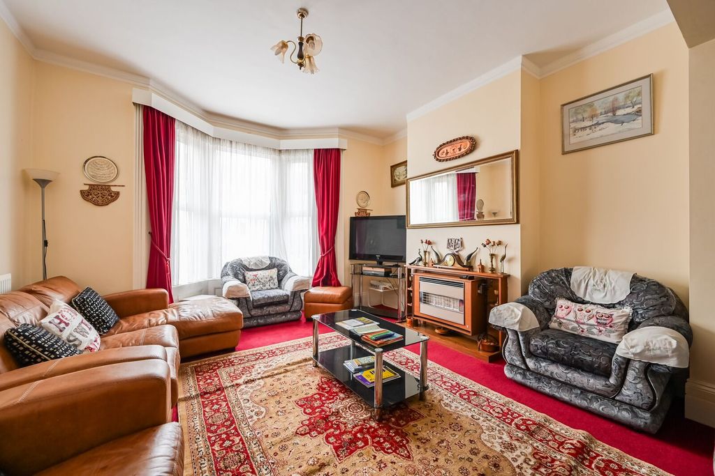 Property photo 1 of 27