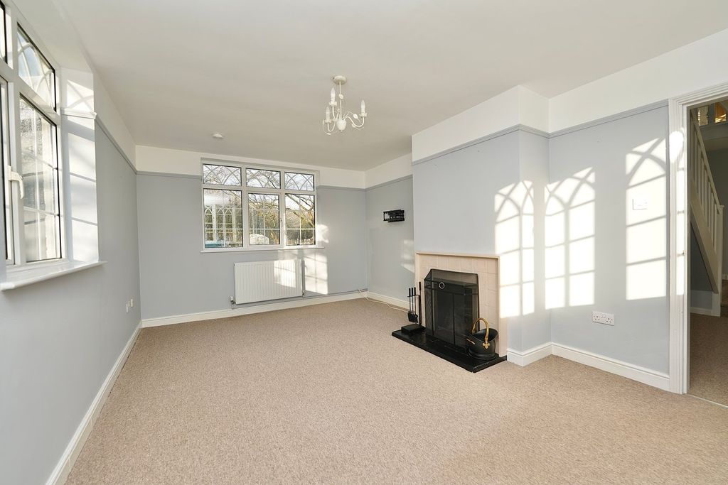 Property photo 2 of 20