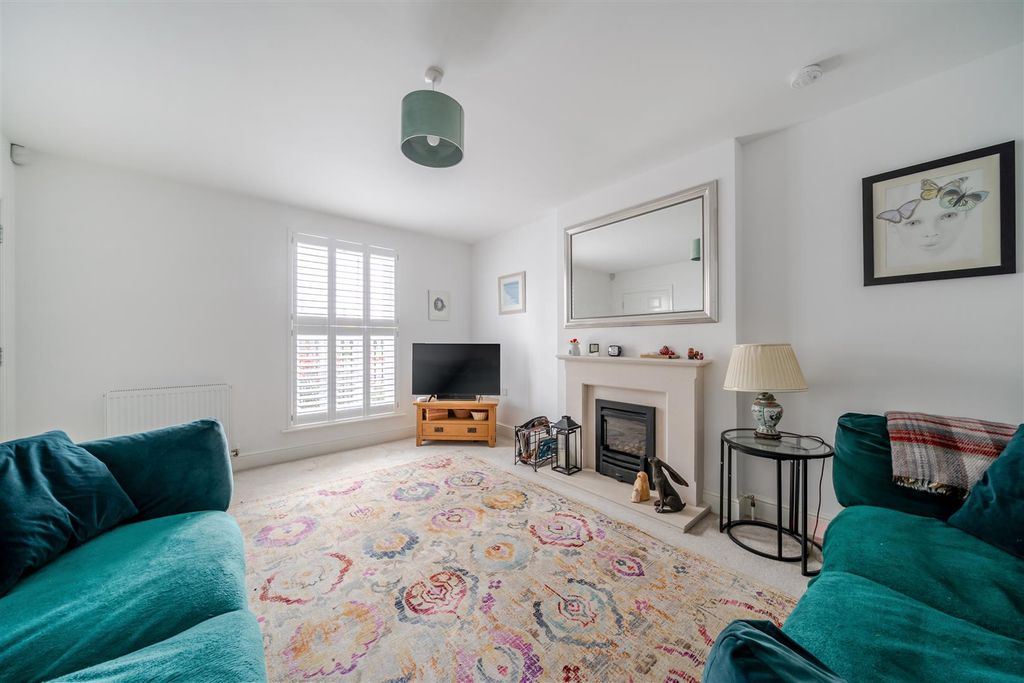 Property photo 3 of 19 Sitting Room