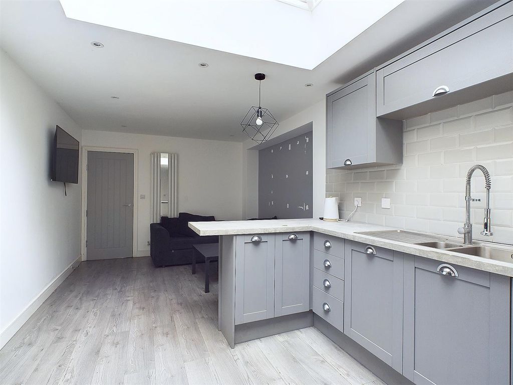 Property photo 2 of 6 Cam03736G0-Pr0030-Still005.Jpg