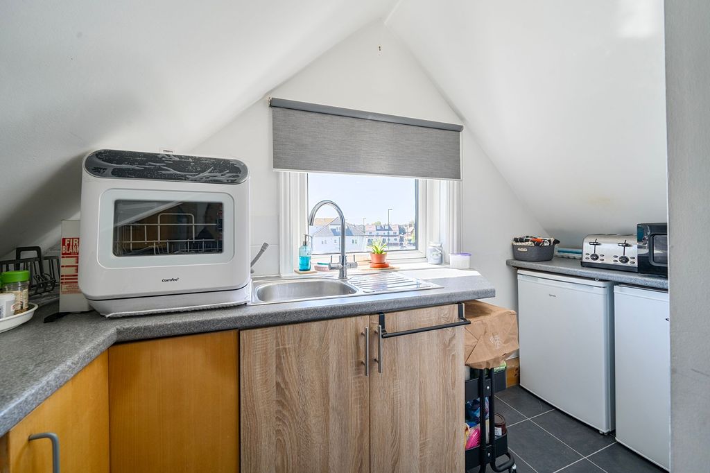 Property photo 3 of 17 Kitchen