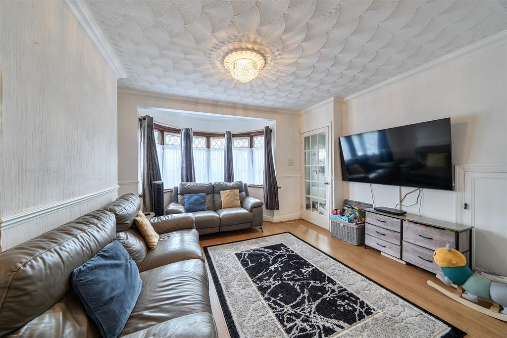 Property photo 2 of 18