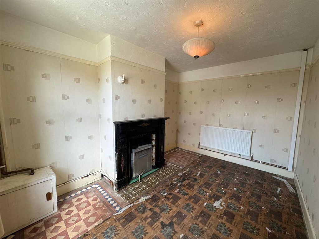 Property photo 3 of 15 Lounge