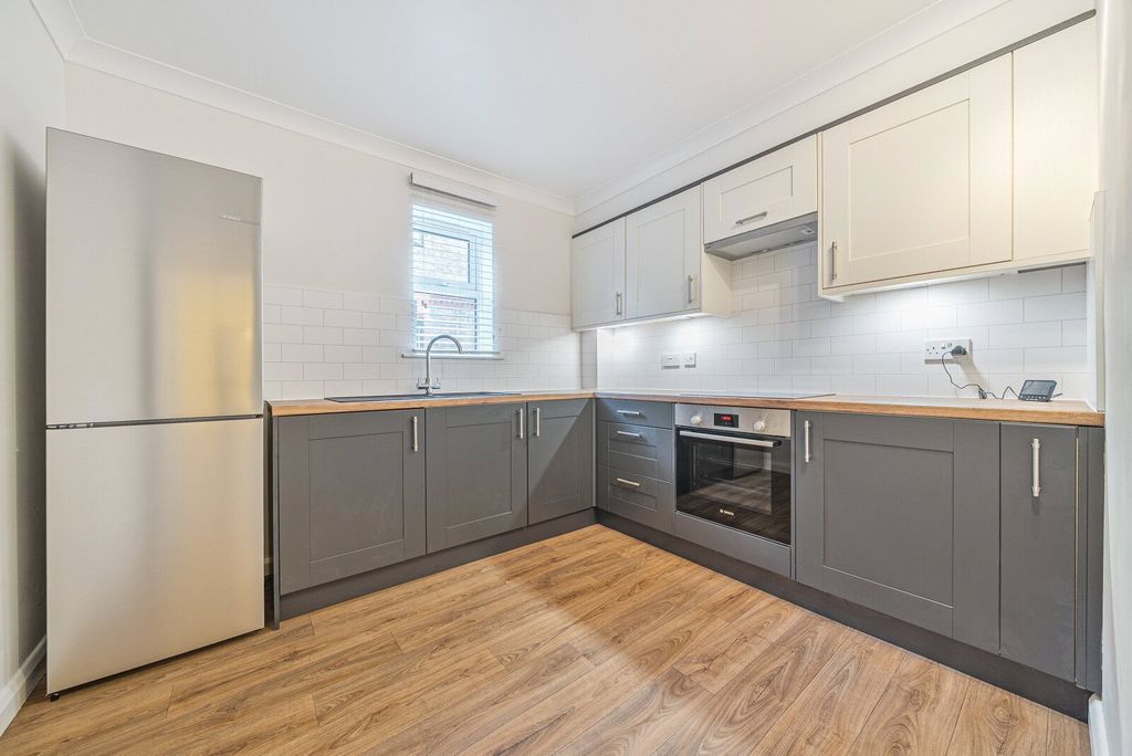 Property photo 3 of 9 Kitchen