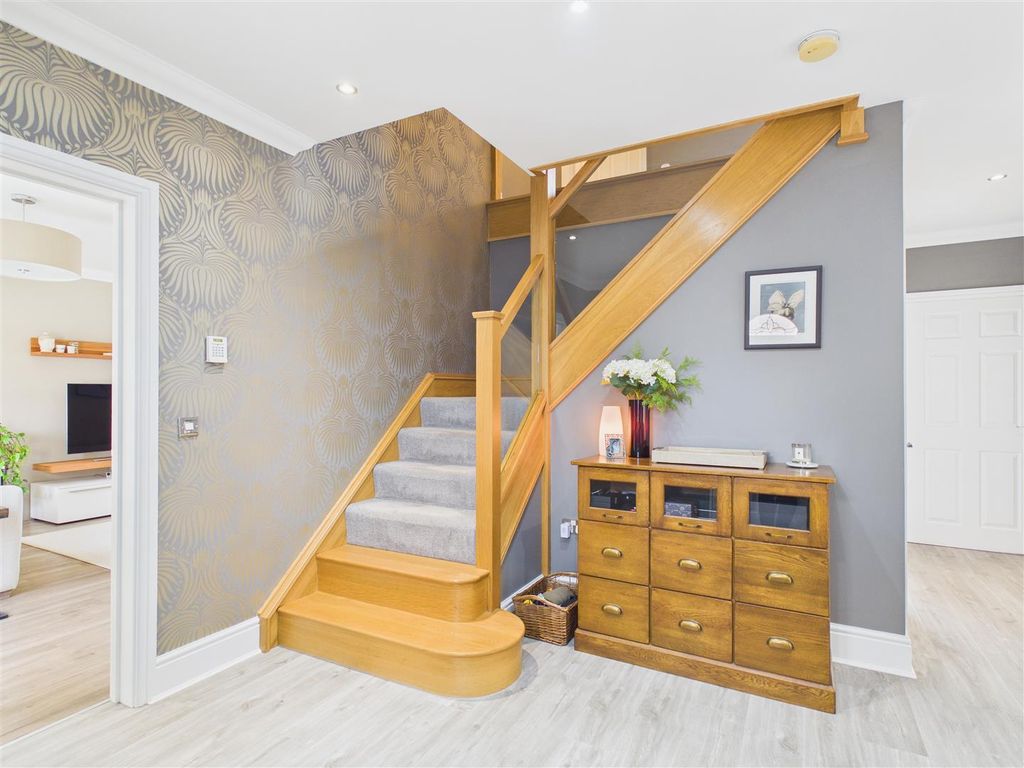 Property photo 2 of 28 Cam04090G0-Pr0168-Still001.Jpg