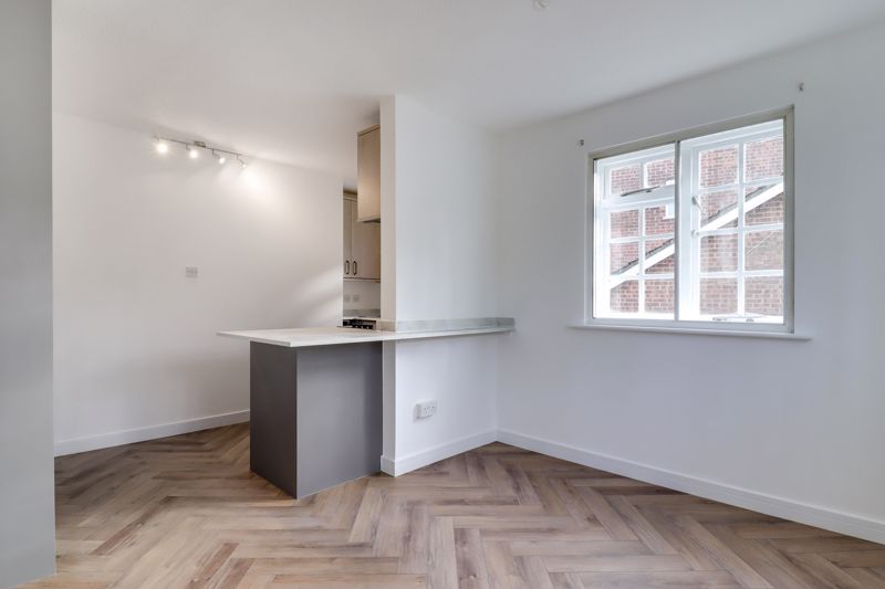 Property photo 3 of 10 Photo 4