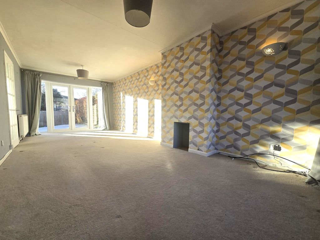 Property photo 2 of 21 Living Room