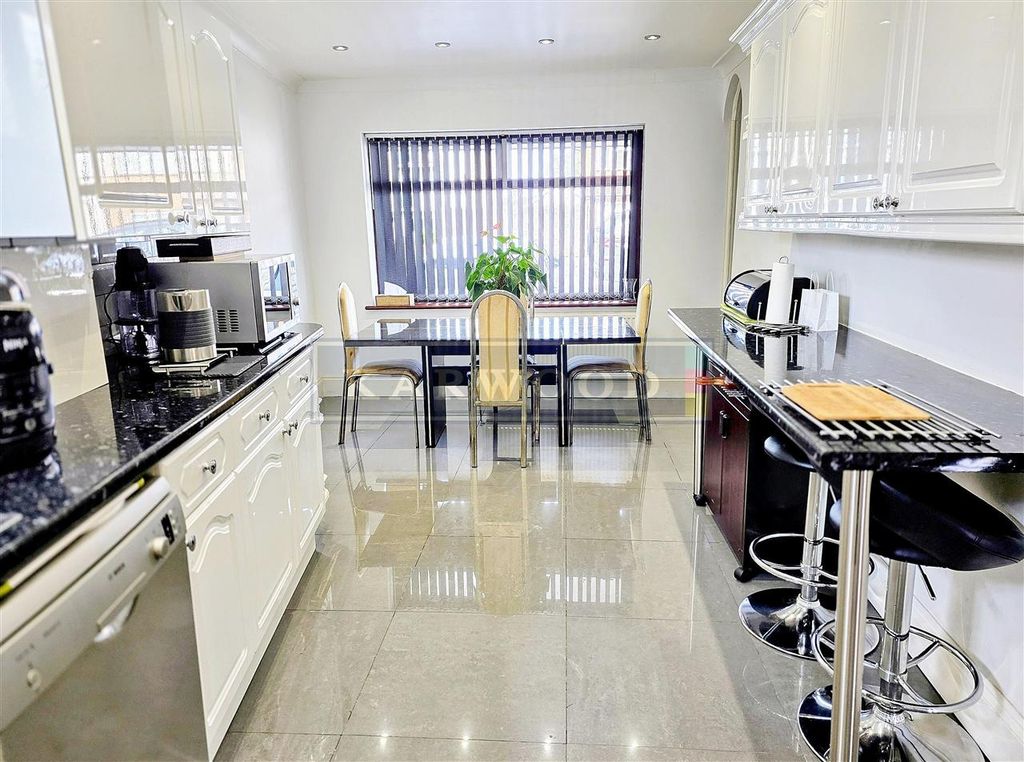Additional image 15 of 4 bed semi-detached house for saleKingshill Avenue, Hayes UB4
