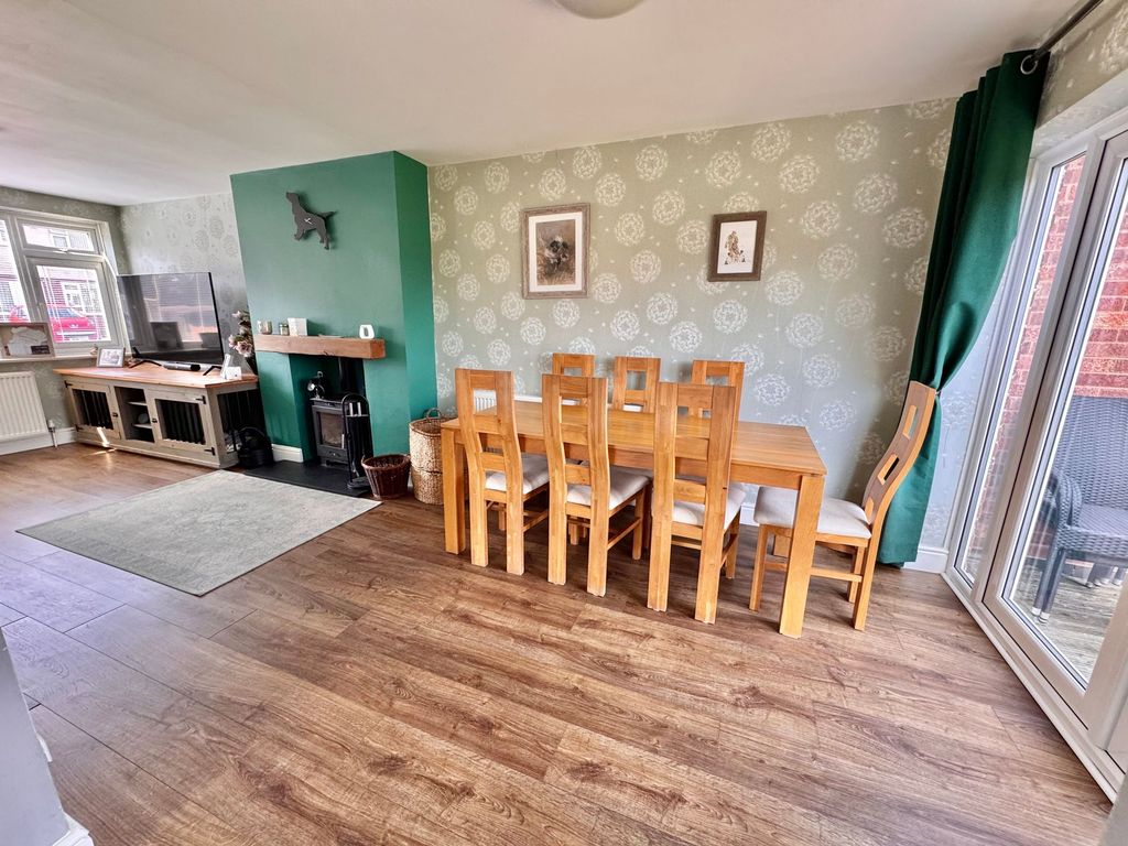 Property photo 3 of 27