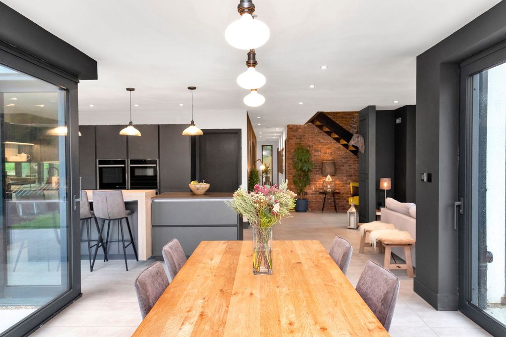 Property photo 2 of 42